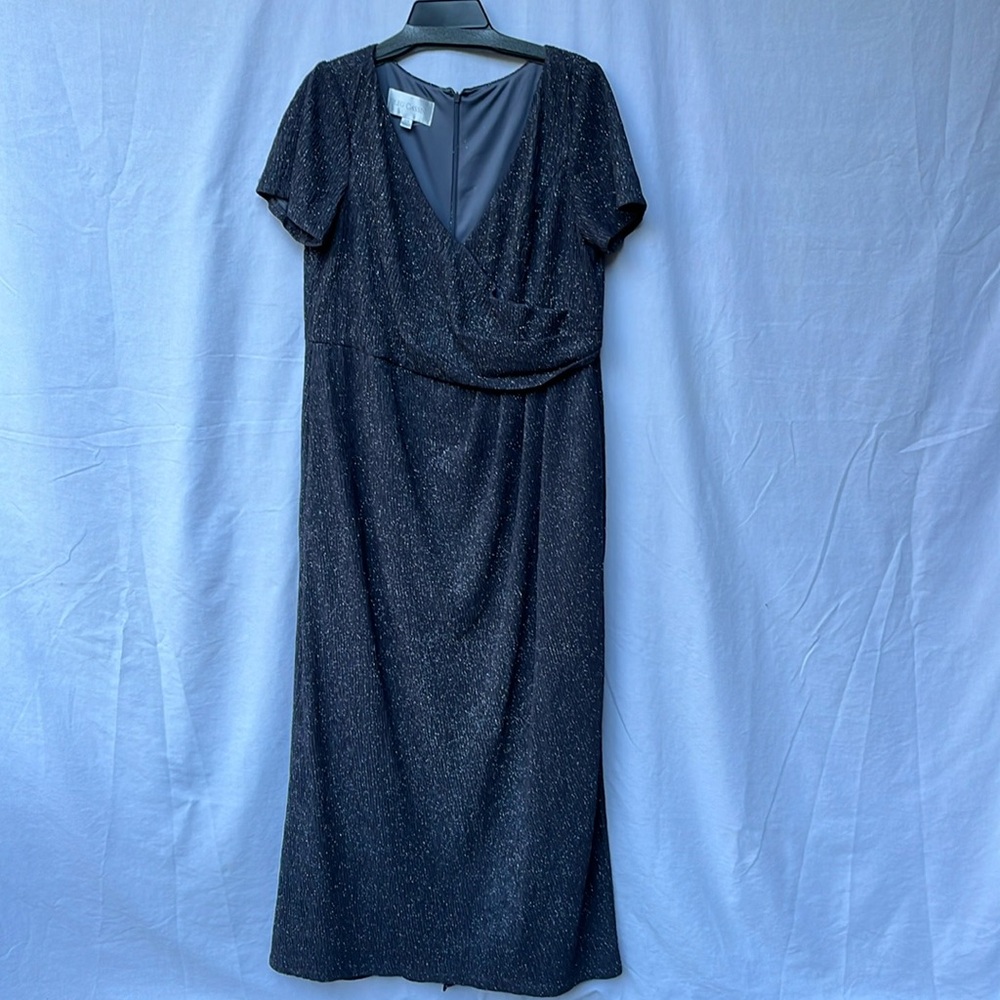 Oleg Cassini  Mother of the groom  😉 Gray/Silver Gown. Sz 16